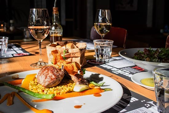 Rượu bán lẻ và rượu tiêu dùng tại chỗ cũng cần thông qua đăng kí